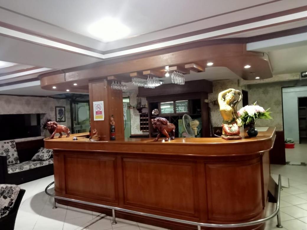Kingfisher House And Bar Pattaya Bagian luar foto